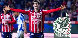 Armando González, delantero de Chivas durante el gol ante los Tuzos del Pachuca en la jornada 16 del Apertura 2025.