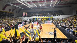 Arena Mobil abarrotada en el tercer juego de la Gran Final de la LNBP 2025.