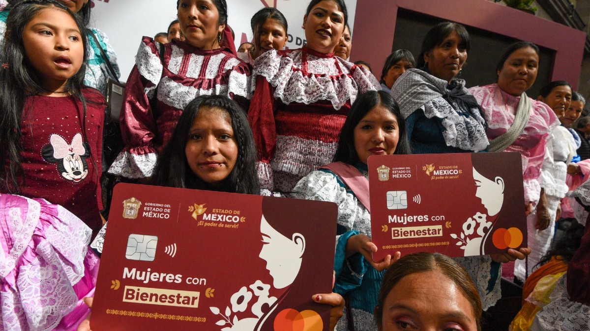 Mujeres en Edomex reciben internet y telefonía gratis con el programa Mujeres con Bienestar