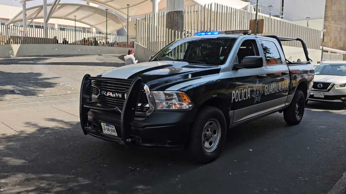 Luego de tener un altercado vial, un hombre fue herido de bala en el pecho, en Guadalajara.