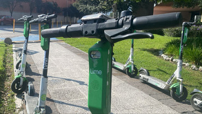 La empresa “Lime” comenzó en ambos municipios con 100 scooters y 50 bicicletas, de los cuales se han reportado mal uso incluso robos desde su implementación.