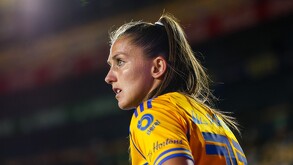 Jugadora de Tigres Femenil durante el partido entre las Amazonas y Juárez en Cuartos de Final del Apertura 2025.