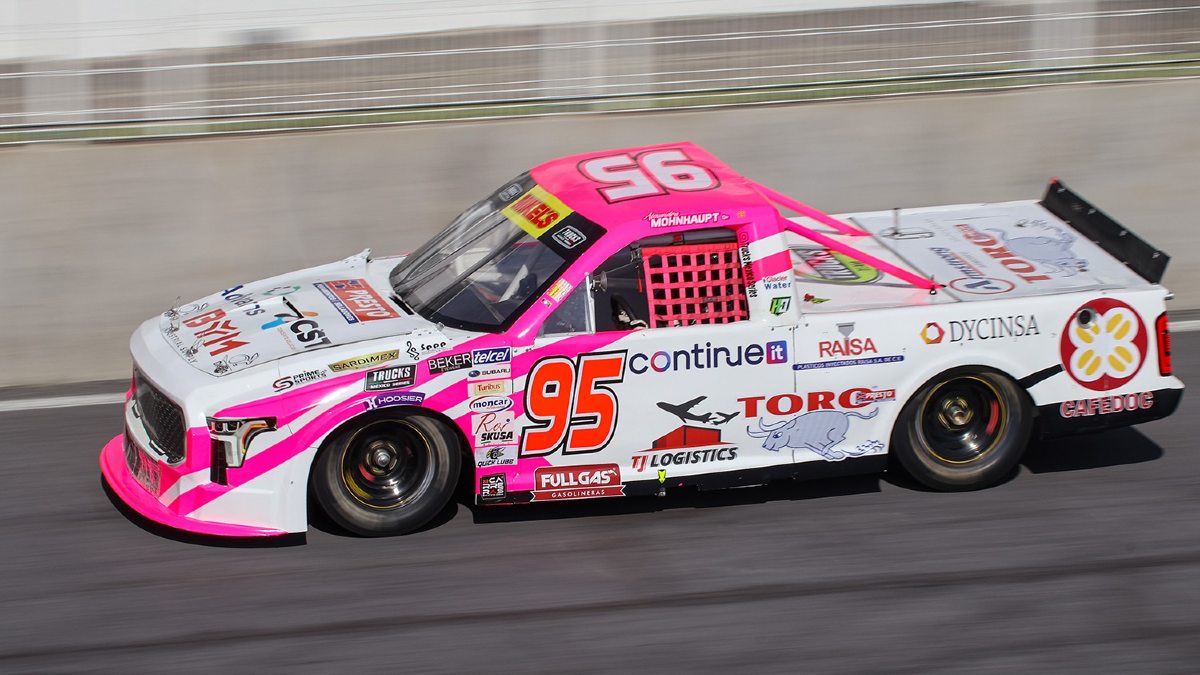 auto de la piloto poblana Alexandra Mohnhaupt Quintana en la Trucks México Series