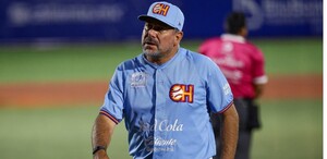 Benjamín Gil con el uniforme de los Charros de Jalisco