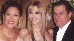 Shanik Berman junto a Angélica Vale y Otto Padrón en el día de su boda.