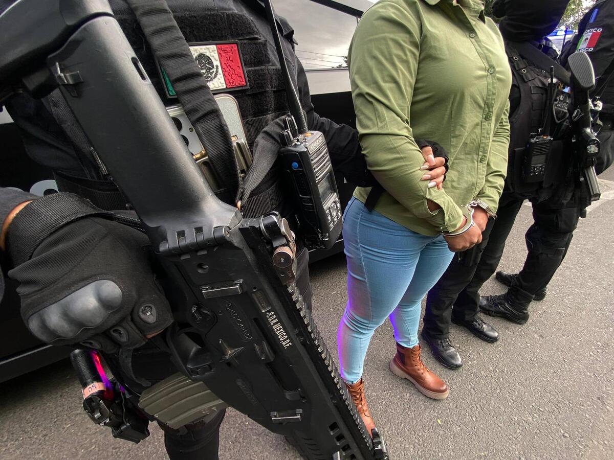 Estefany 'N', guardia de seguridad buscada por homicidio, es capturada mientras trabajaba en Zapopan.
