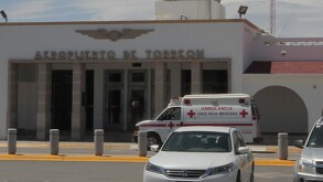 Aeropuerto de Torreón y ambulancia de la Cruz Roja de Torreón