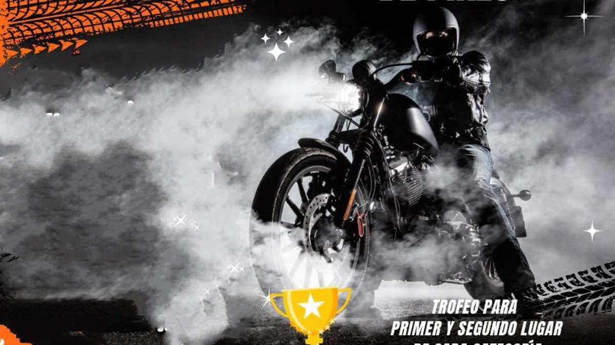 Motociclista promocionando en Campeonato de Pikes en Torreón, a realizarse el próximo 13 de noviembre.