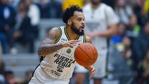 Avry Holmes durante el Juego 5 de la Final de LNBP 2025 entre Fuerza Regia y Diablos Rojos del México.