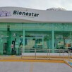 Vista exterior y de frente de una sucursal del Banco del Bienestar ubicada sobre Calzada Revolución en Guadalajara que cuenta con rampa para discapacitados