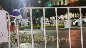 Peritos regresaron al lugar donde el alcalde Carlos Manzo fue asesinado, para investigar nuevamente.