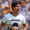 José Juan Macías festejando uno de sus goles con los Pumas de la UNAM.