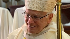 Hasta el momento, se reporta que el estado de salud del obispo emérito Raúl Vera López es estable, a pesar de su caída aparatosa.