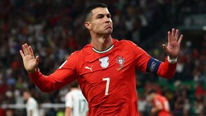 Cristiano Ronaldo festejando un gol con Portugal en las clasificaciones rumbo al Mundial 2026.
