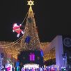 La Benemérita Universidad Autónoma de Puebla enciende el árbol navideño del CCU en la BUAP.