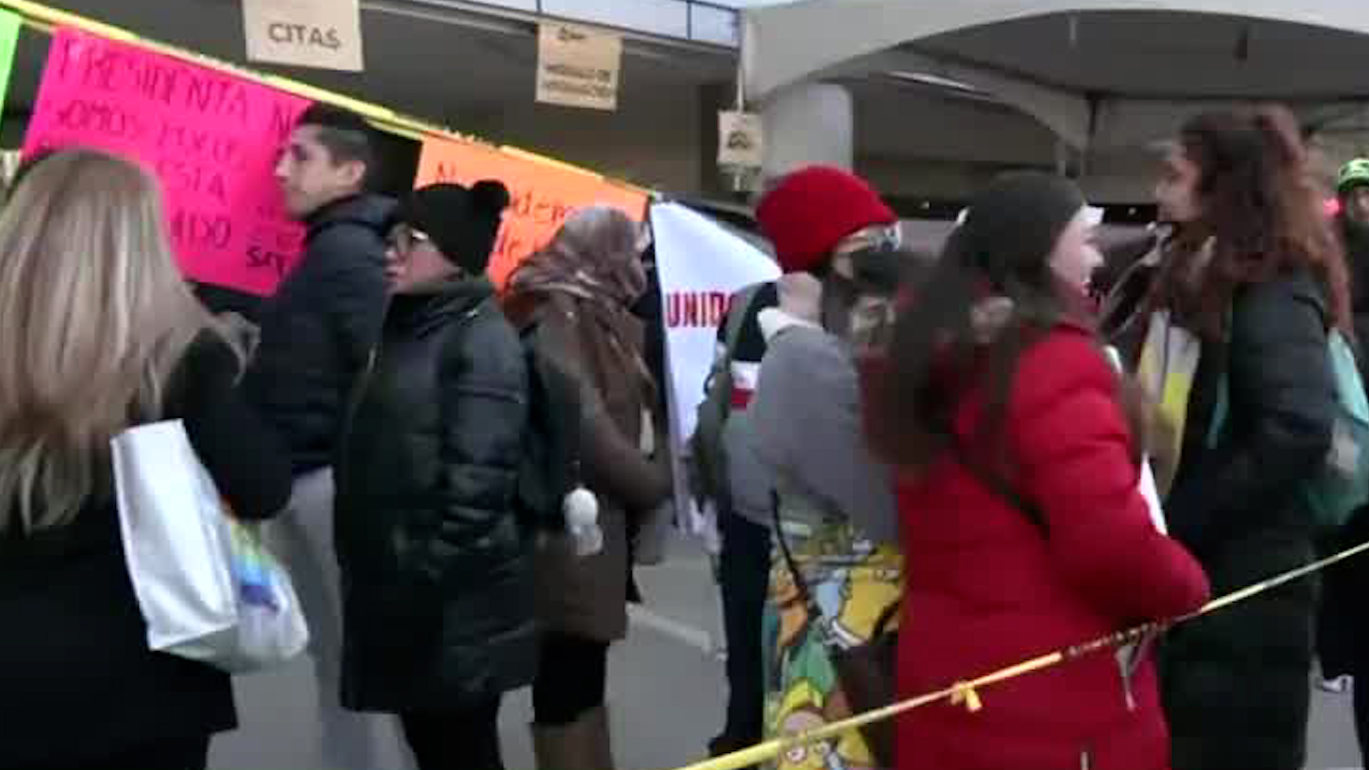 Usuarios que tenían una cita programada fueron reenviados a una unidad móvil para realizar sus trámites.