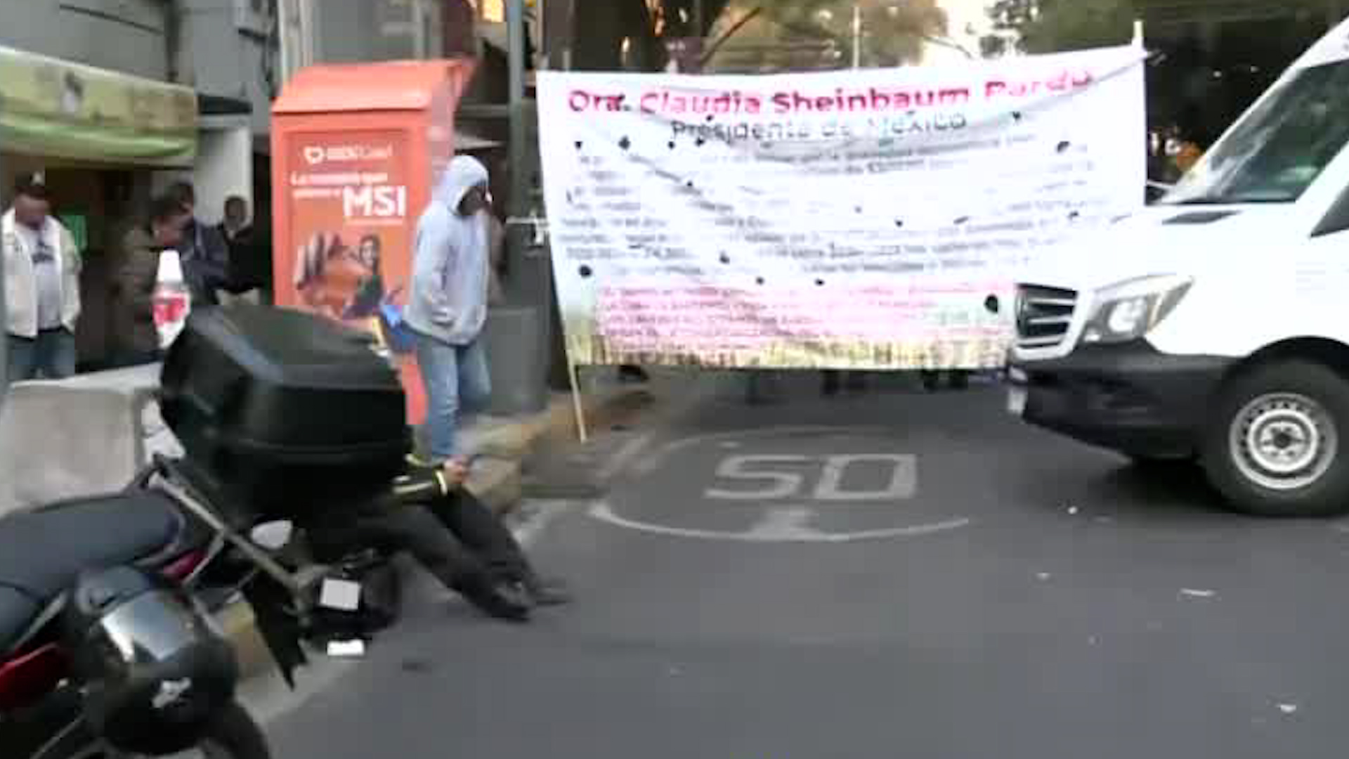 Cañeros protestan frente a la Secretaría de Agricultura por el desplome del precio del azúcar.