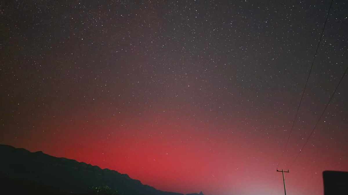 Auroras boreales captadas en García, Nuevo León.