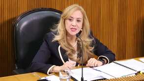 Graciela Buchanan hablando en Congreso de Nuevo León.