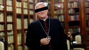 Rafael Zornoza, obispo de Cádiz y Ceuta acusado de abuso sexual por un joven en los años de los 90's.