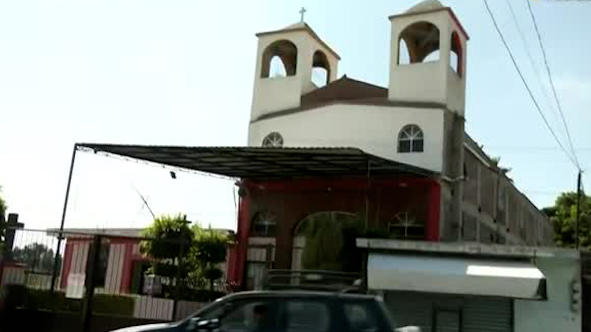 Vecinos se muestran desconcertados por la desaparición del religioso pues aseguran que nunca había pasado algo similar.