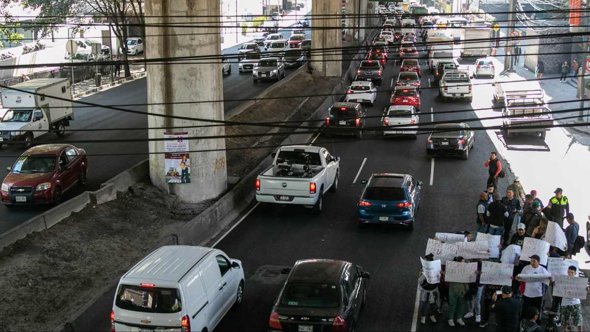 Alcalde Isaac Montoya habla sobre la rehabilitación de Periférico Norte en Naucalpan: 