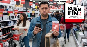 Hombre realizando compras en una tienda durante el Buen Fin con un celular en la mano. Personas y diversos electrónicos de fondo