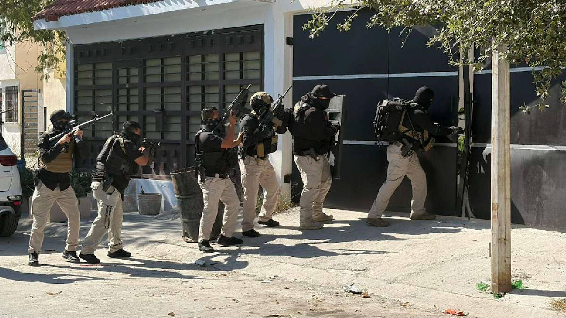 El martes, tres supuestos secuestradores fueron detenidos por los agentes ministeriales en la colonia Paraje San José también el municipio de García.