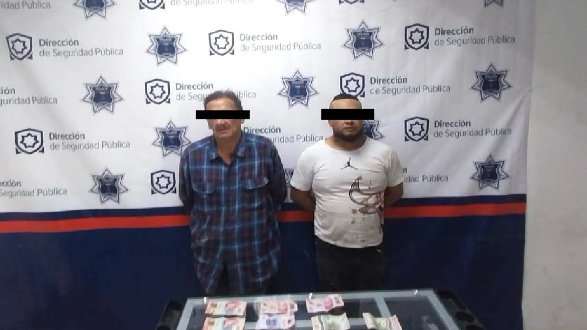 Hombres en la cárcel municipal de Torreón tras ser acusados de asaltar a un hombre.