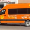 Unidad tipo van de Mi Camioncito color naranja vista de lado con los logotipos del Gobierno de Zapopan
