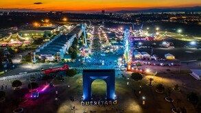 La Feria Internacional Ganadera de Querétaro cada noche se ilumina y ambienta ante la presencia de miles de asistentes.