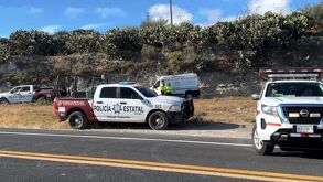 Zona del hallazgo del cuerpo de un hombre muerto en la carretera Cuacnopalan-Oaxaca a la altura de Santa María Coapan.