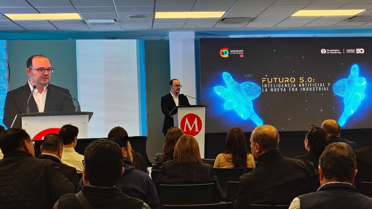 Alberto Braña en el inicio de Symposium Futuro 5.0 en el Campus Laguna