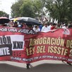 Integrantes de la Sección 22 de la Coordinadora Nacional de Trabajadores de la Educación (CNTE) se manifestaron.