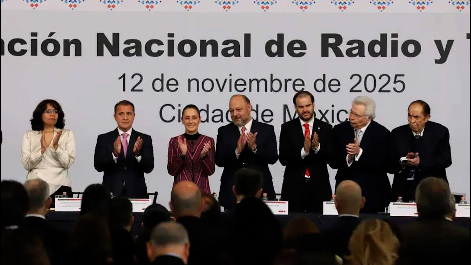 La mandataria expuso que esta discusión busca un modelo democrático electrónico.