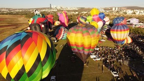 El Festival Internacional del Globo en León alberga a miles de turistas que disfrutan de este espectáculo que parte del Parque Metropotilano.