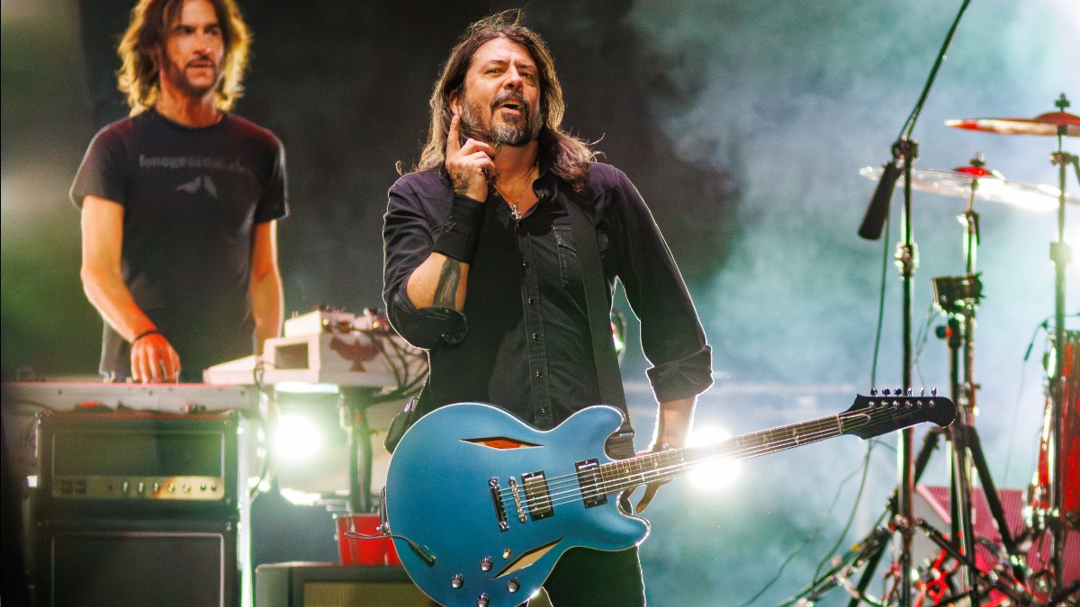 Foo Fighters cantando en el Corona Capital Sessions