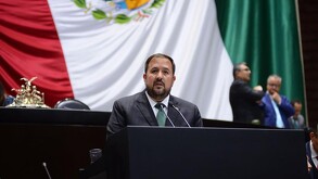Héctor de la Garza Villarreal dando informe de Juárez