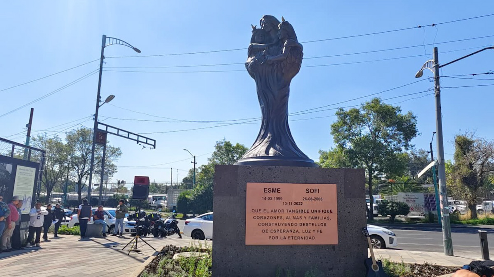 Las dos hermanas fallecieron en 2022 tras caer a una coladera mientras se dirigían a un concierto de Zoé.