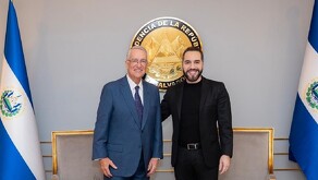 Ricardo Salinas Pliego y Nayib Bukele reunidos en el Salvador.