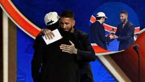 Sergio Ramos y Bad Bunny en la gala de los Latin Grammys.