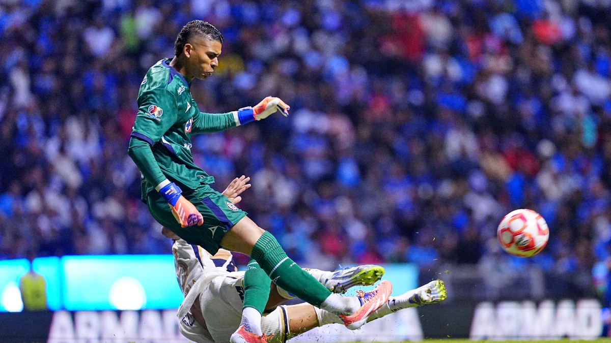 Kevin Mier y su lesión durante el Cruz Azul vs Pumas.