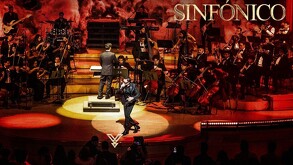 Se trata de una experiencia nueva, donde el repertorio del artista es reinventado con el acompañamiento de una orquesta sinfónica completa.
