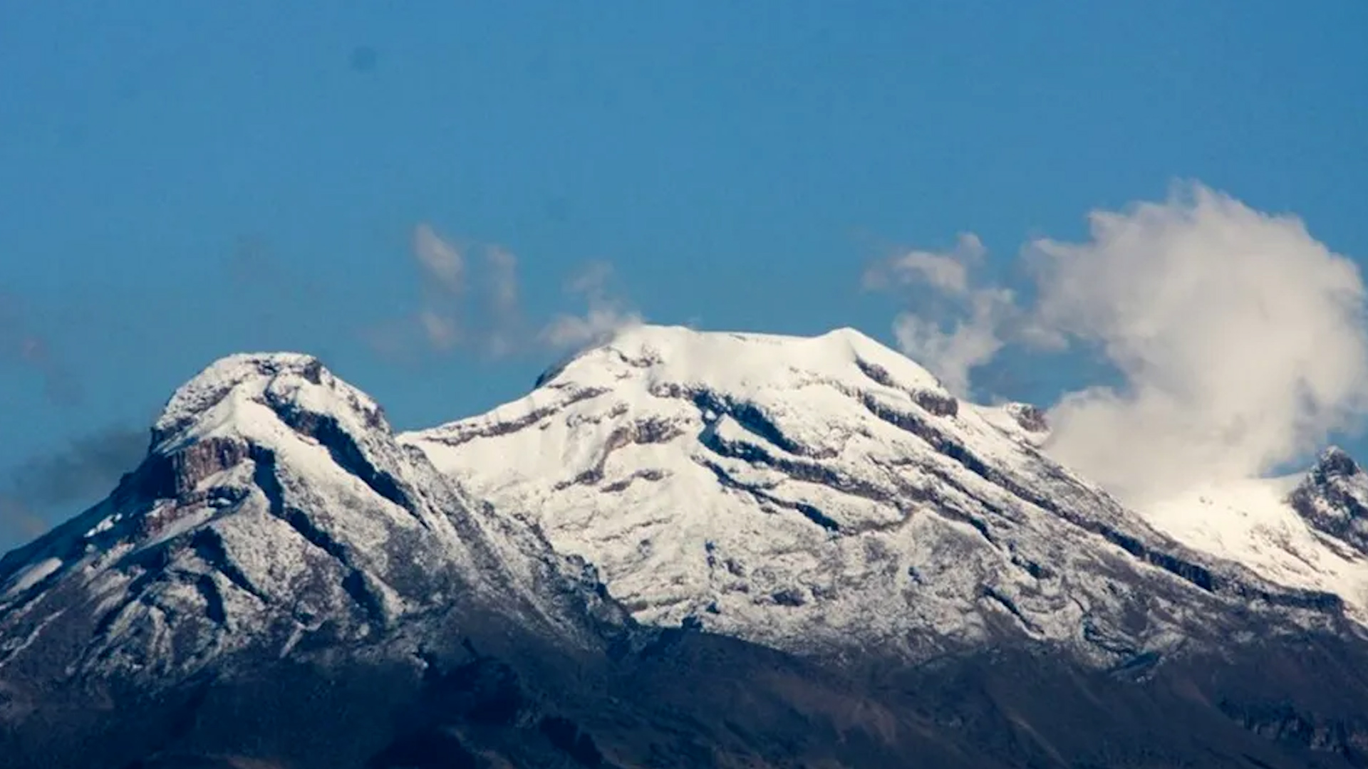 Un grupo de alpinistas que escalaban el Iztaccíhuatl decidió separarse luego de ser perseguidos con armas de fuego.
