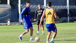 André-Pierre Gignac entrenando en el CET de Tigres junto a Juan Brunetta.
