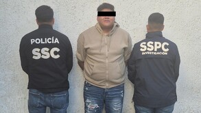 Brandon ‘N’ siendo arrestado por agentes de la Secretaría de Seguridad y Protección Ciudadana de la Ciudad de México.