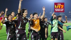 Jugadores de la Selección Mexicana celebrando el pase a los Octavos de Final del Mundial sub-17.