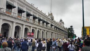 personas participando en la marcha del 15 de noviembre en veracruz