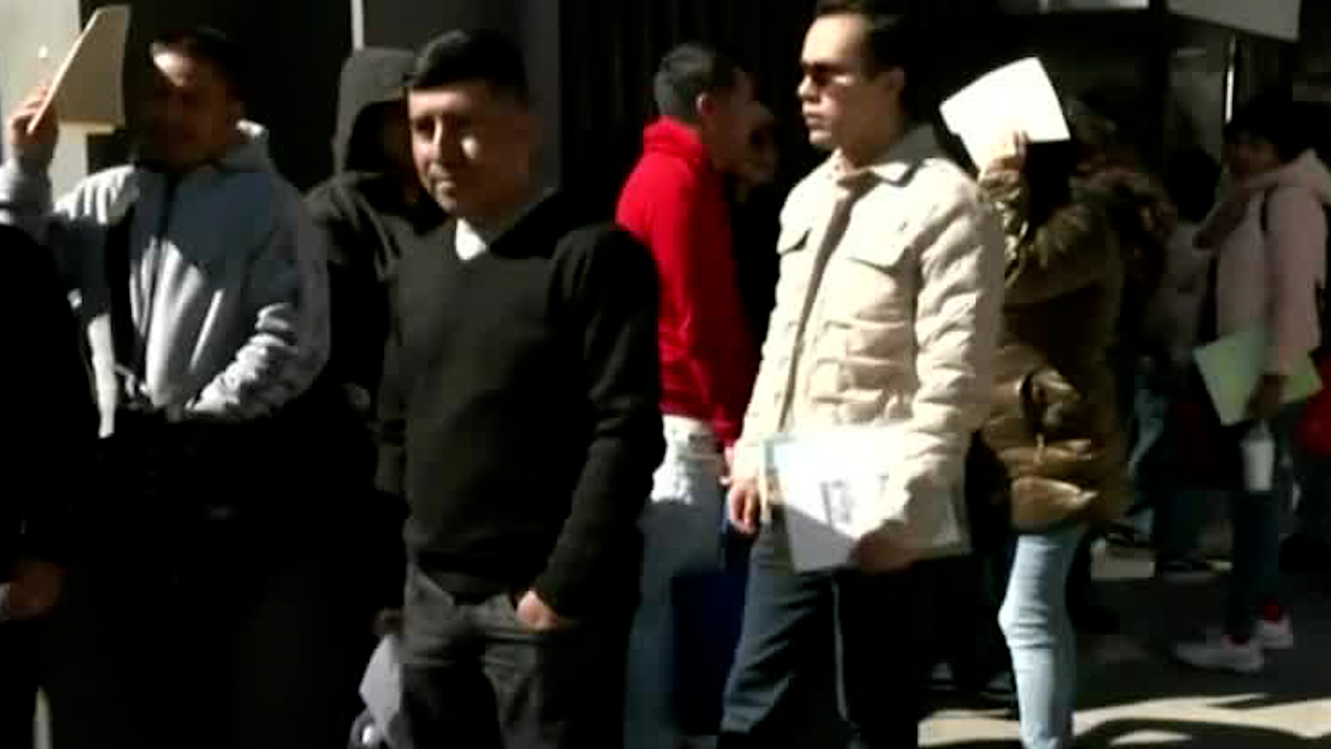 Después de que la Jefa de Gobierno anunciara la licencia permanente, miles de personas han creado citas a fin de tener el documento.