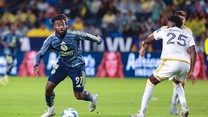 Allan Saint-Maximin de Club América en el partido ante LA Galaxy de la Fecha FIFA.